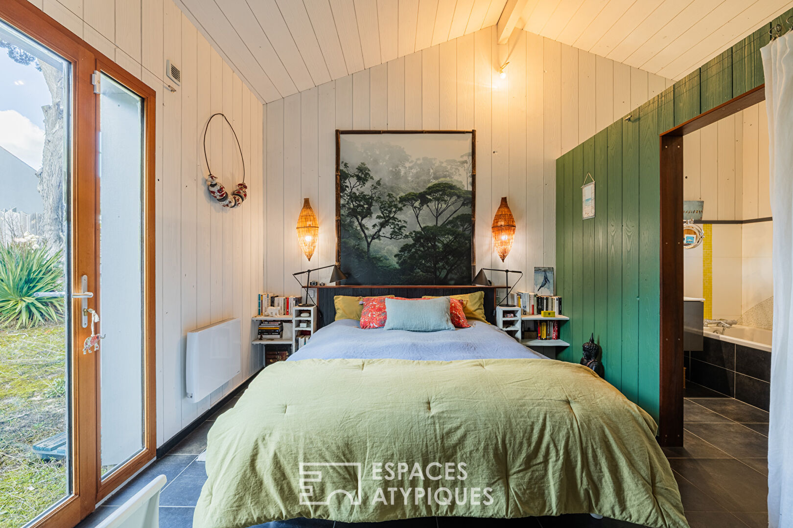 Timber-framed house, the good life with your feet in the sand