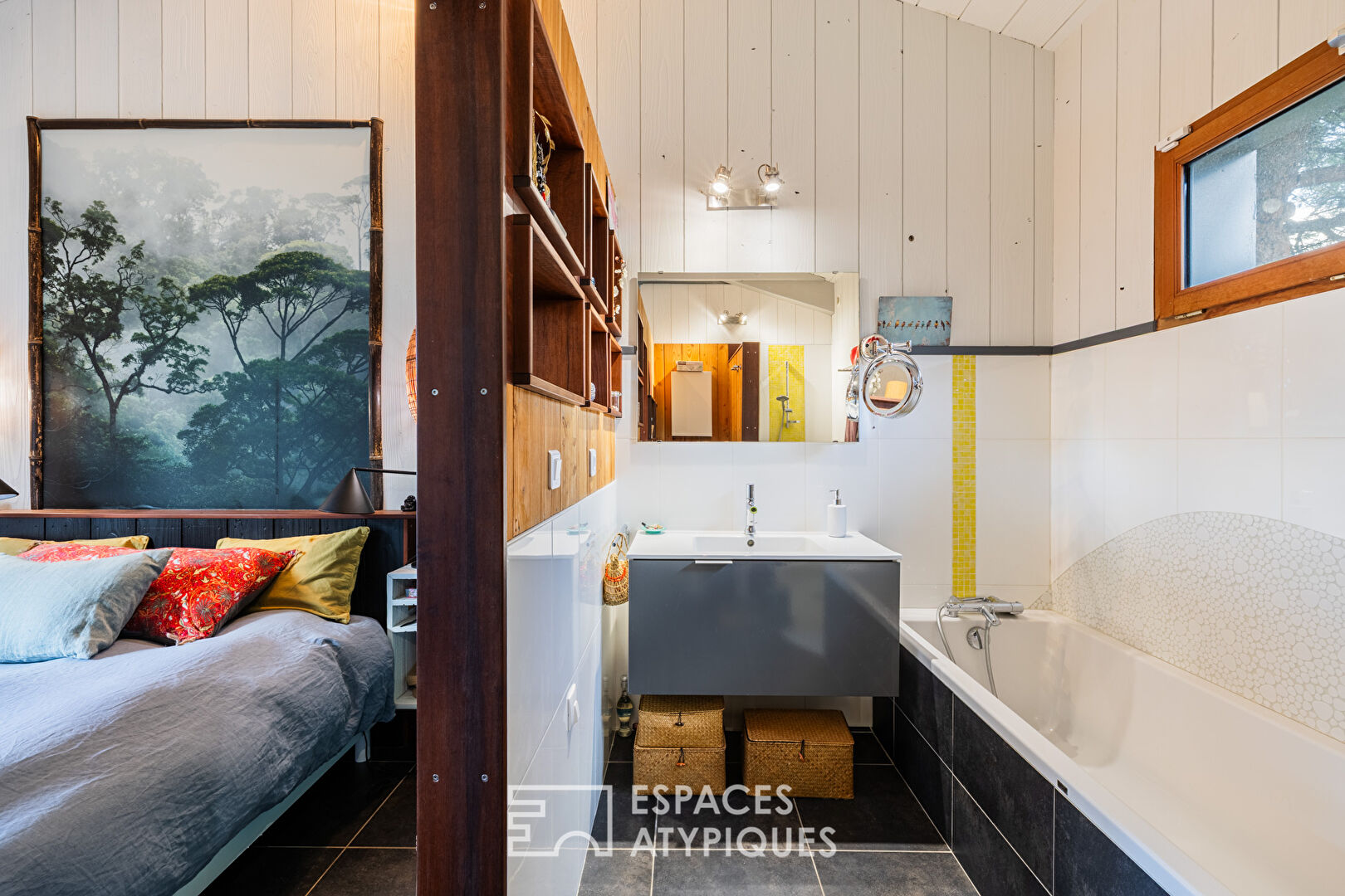 Timber-framed house, the good life with your feet in the sand