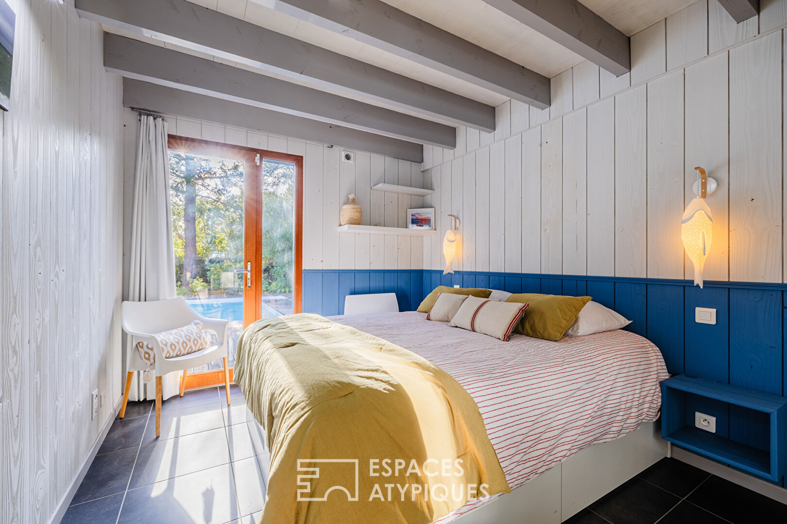 Timber-framed house, the good life with your feet in the sand