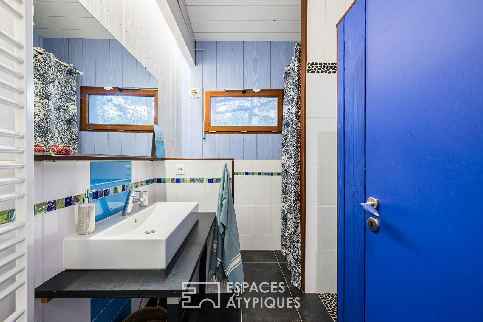 Timber-framed house, the good life with your feet in the sand