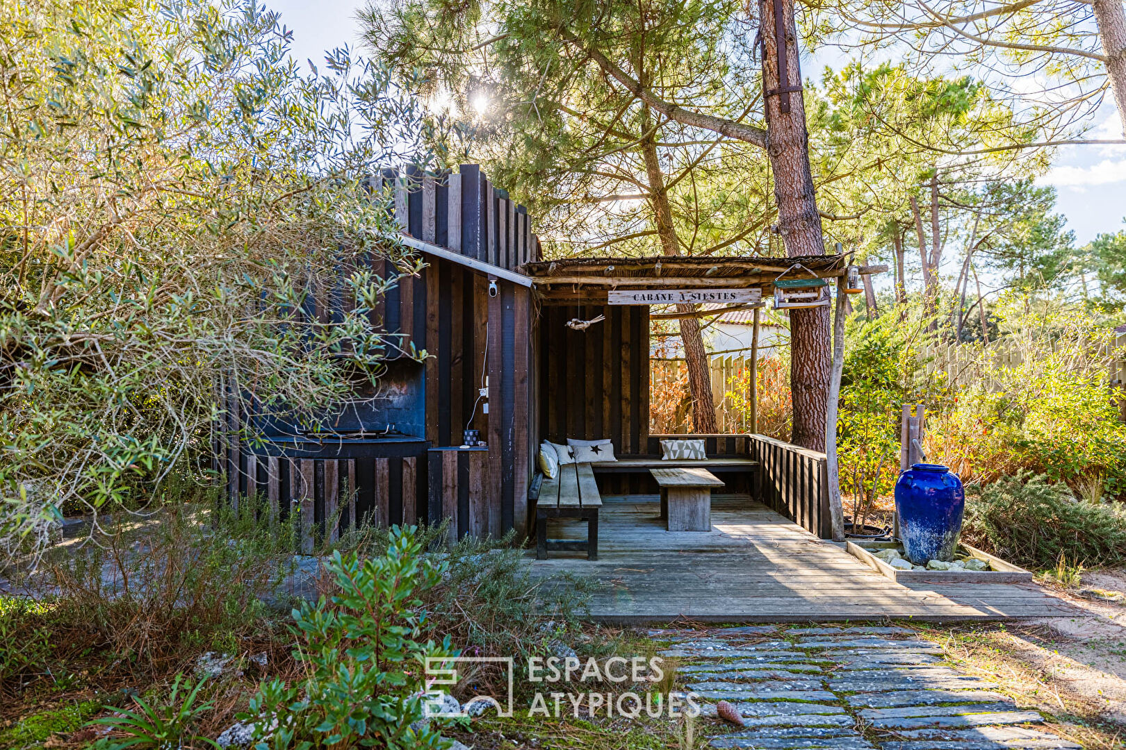 Timber-framed house, the good life with your feet in the sand
