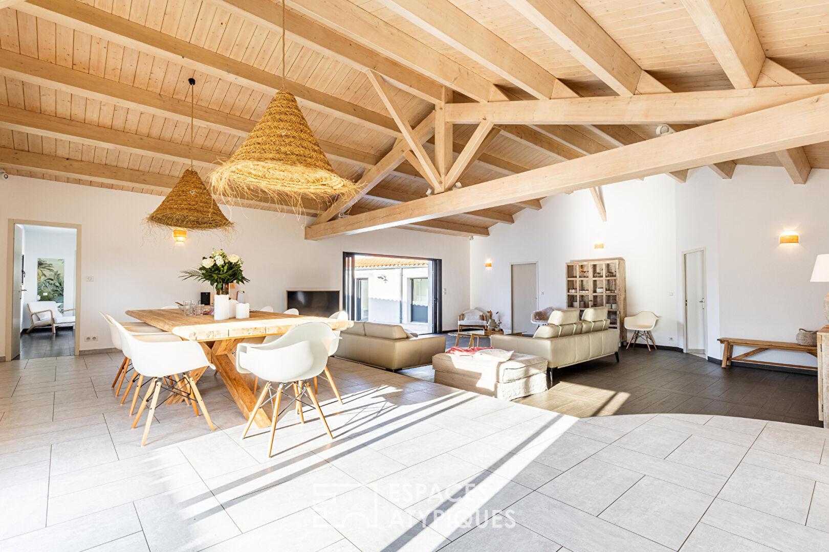 Villa contemporaine aux volumes XXL, véritable antre familial