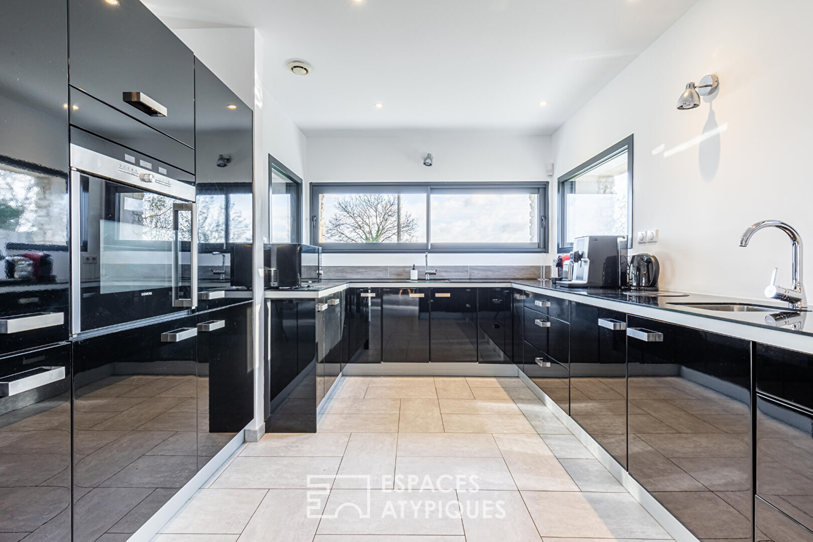 Villa contemporaine aux volumes XXL, véritable antre familial