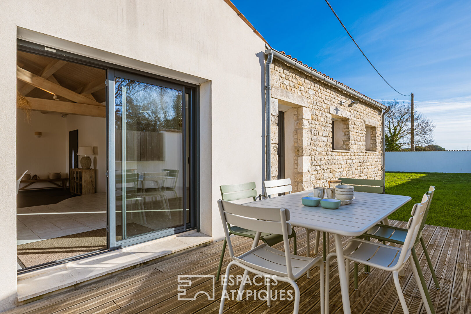 Villa contemporaine aux volumes XXL, véritable antre familial