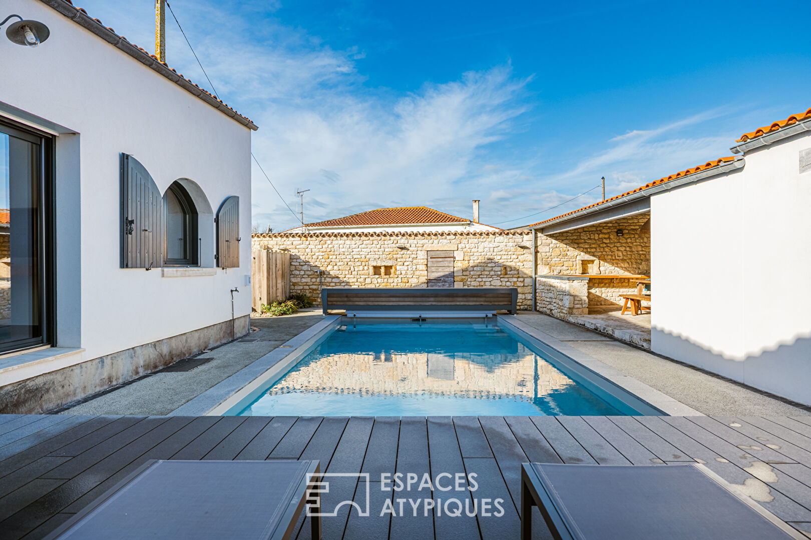 Villa contemporaine aux volumes XXL, véritable antre familial