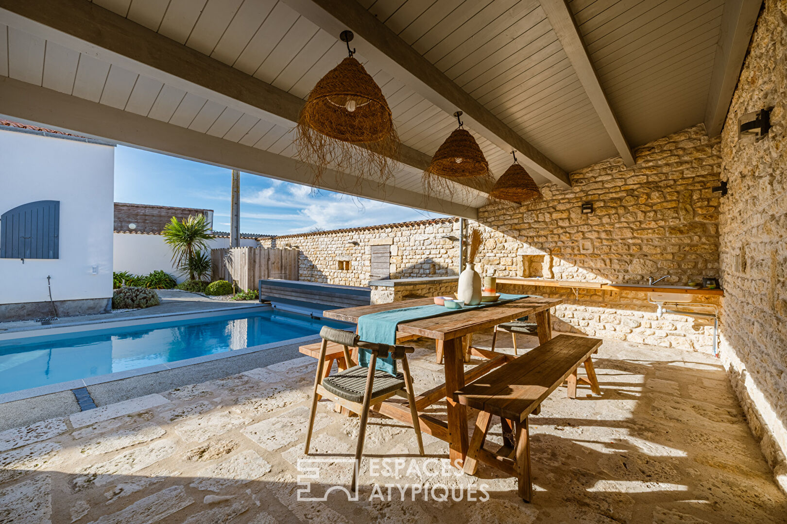 Villa contemporaine aux volumes XXL, véritable antre familial