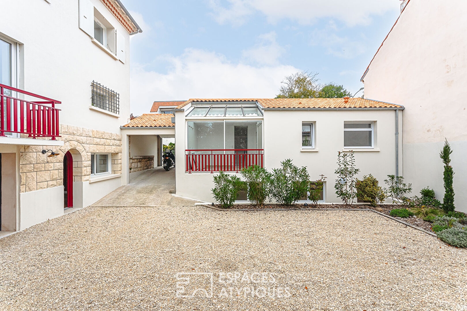 Maison familiale et son cabinet libéral à La Genette