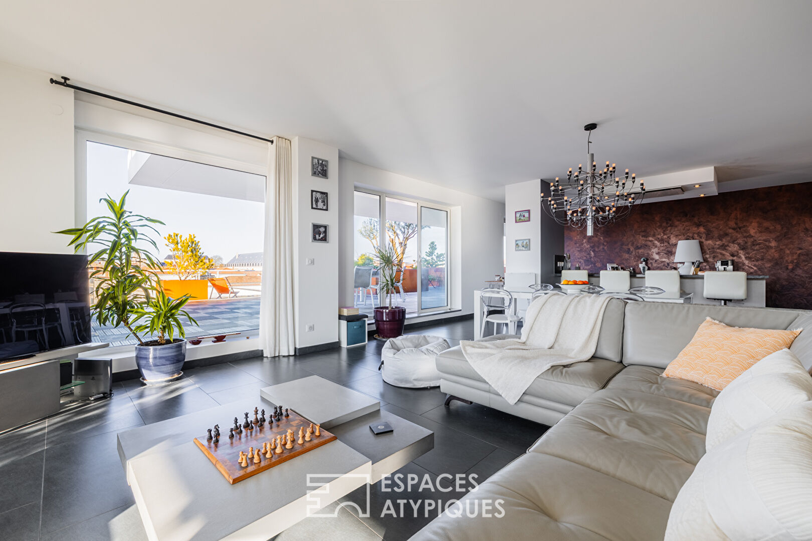Appartement contemporain avec jardin suspendu sur les toits rochelais
