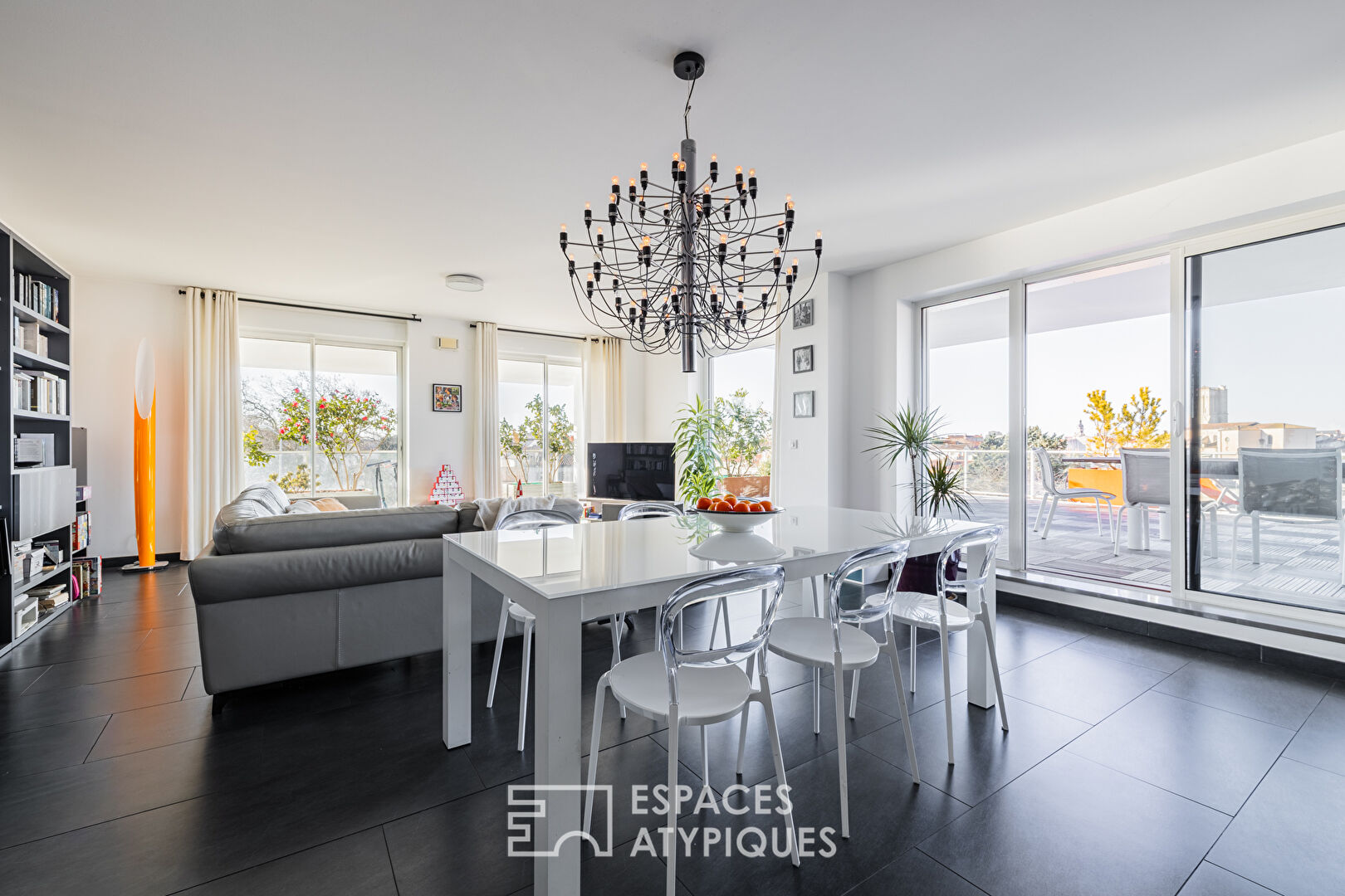 Appartement contemporain avec jardin suspendu sur les toits rochelais