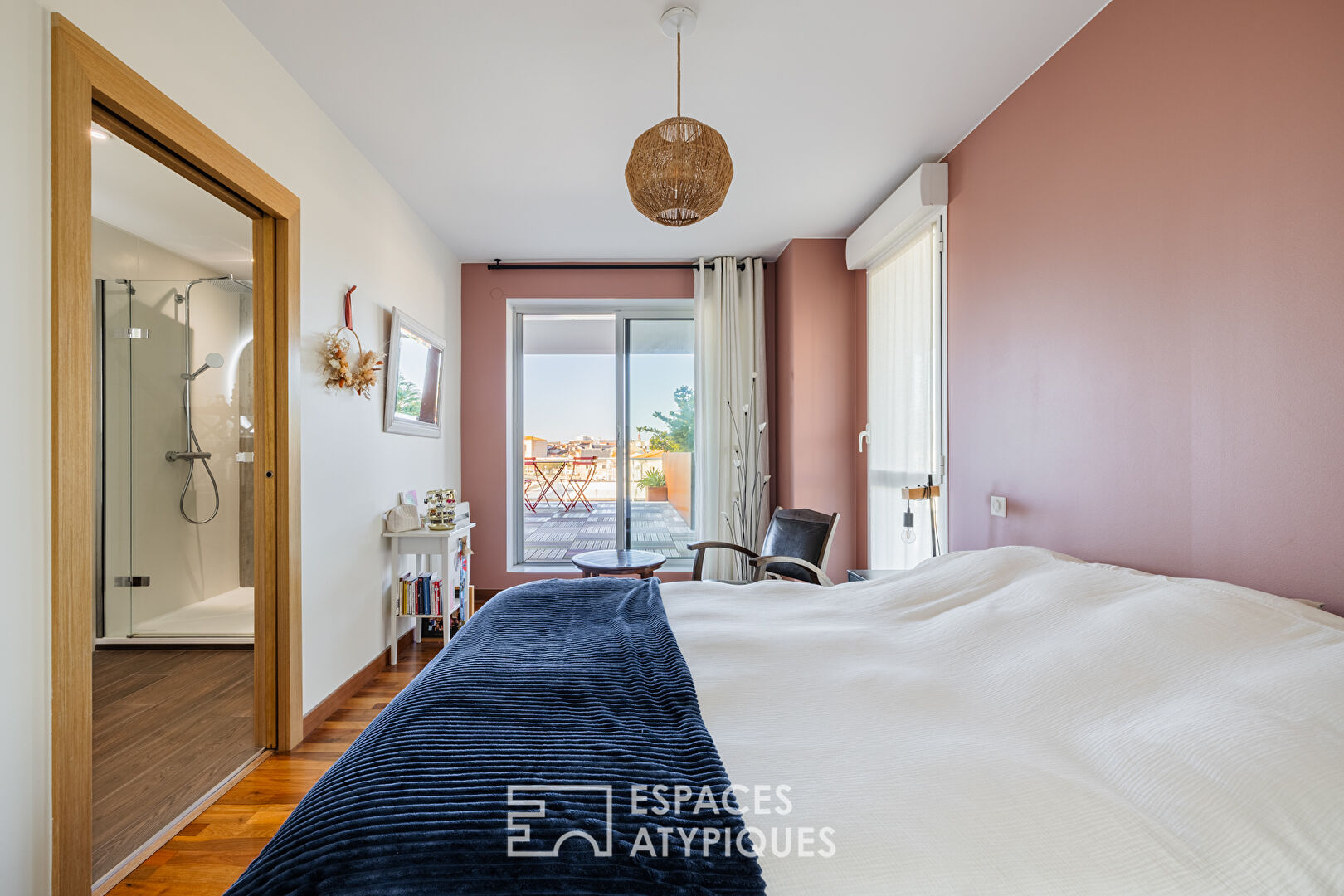 Appartement contemporain avec jardin suspendu sur les toits rochelais