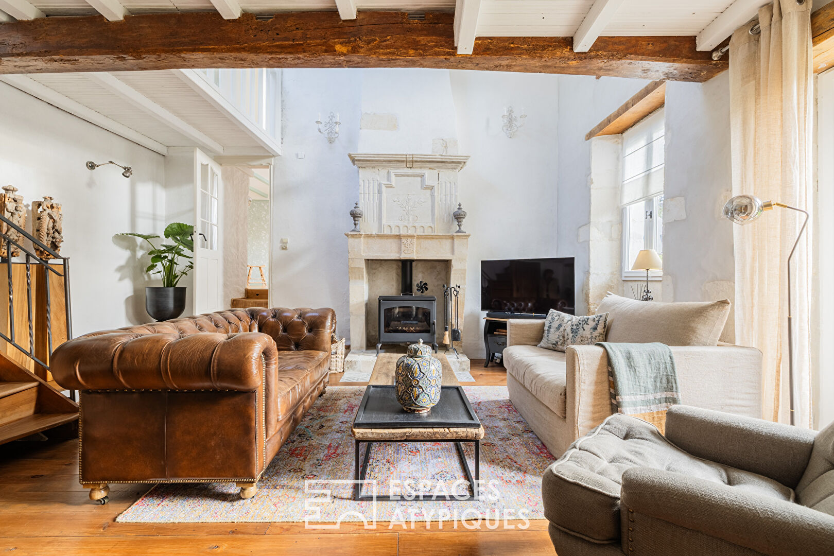 Demeure charentaise rénovée avec sa maison d&rsquo;invités et son jardin paysager