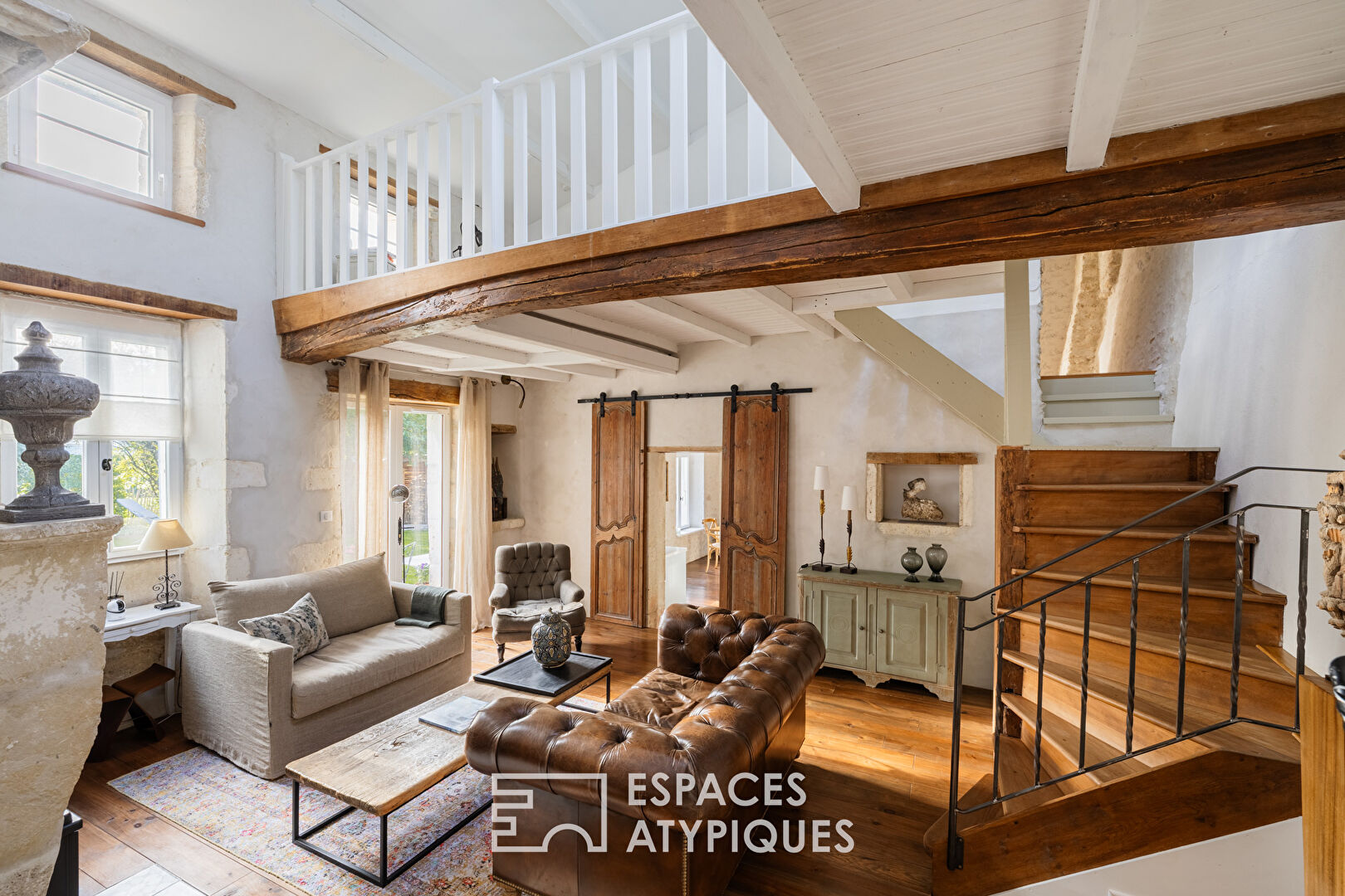 Demeure charentaise rénovée avec sa maison d&rsquo;invités et son jardin paysager