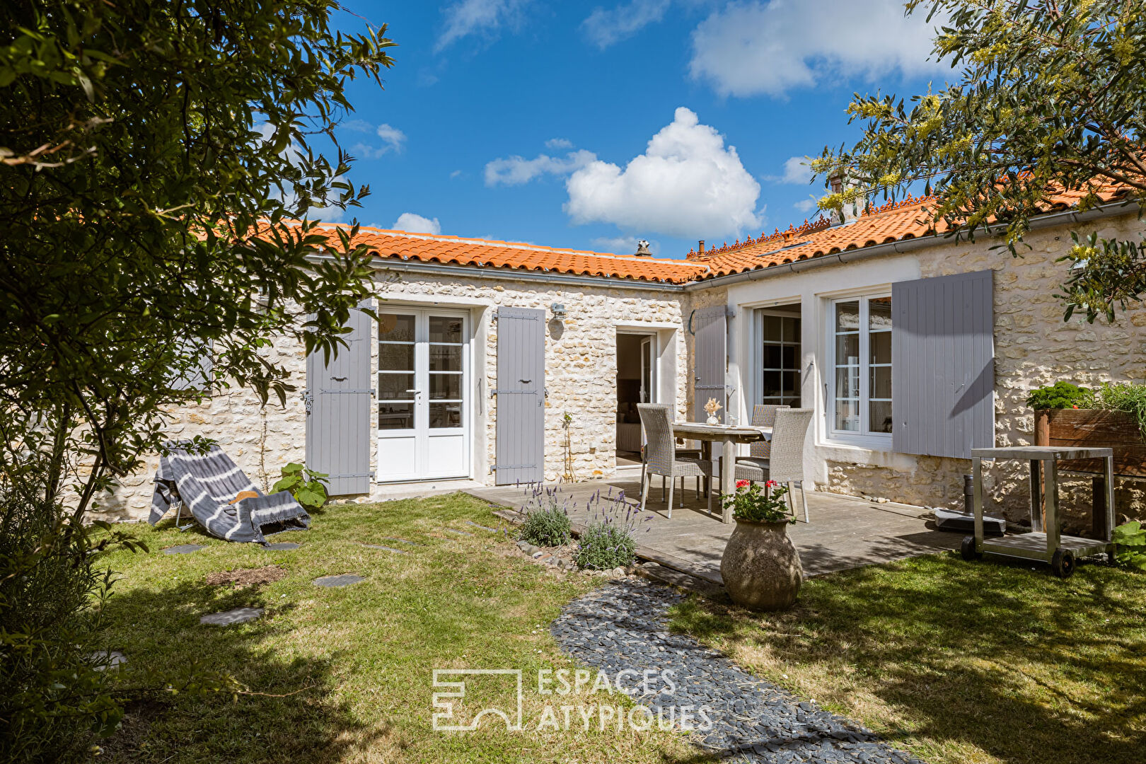 Ancien chai transformé en havre de douceur