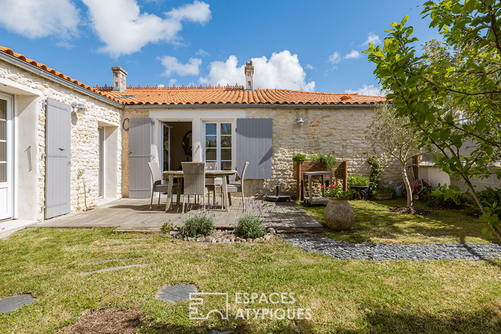 Ancien chai transformé en havre de douceur