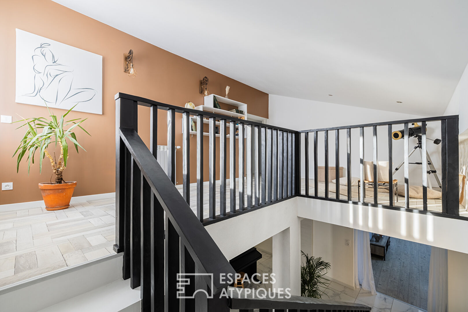 Ancien chai réhabilité alliant volumes et caractère