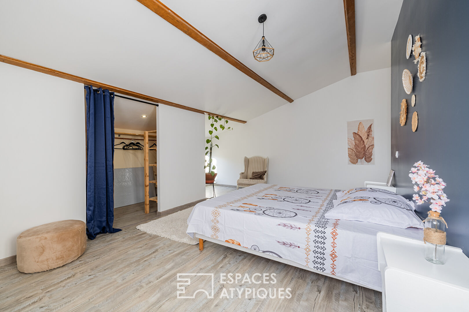 Ancien chai réhabilité alliant volumes et caractère