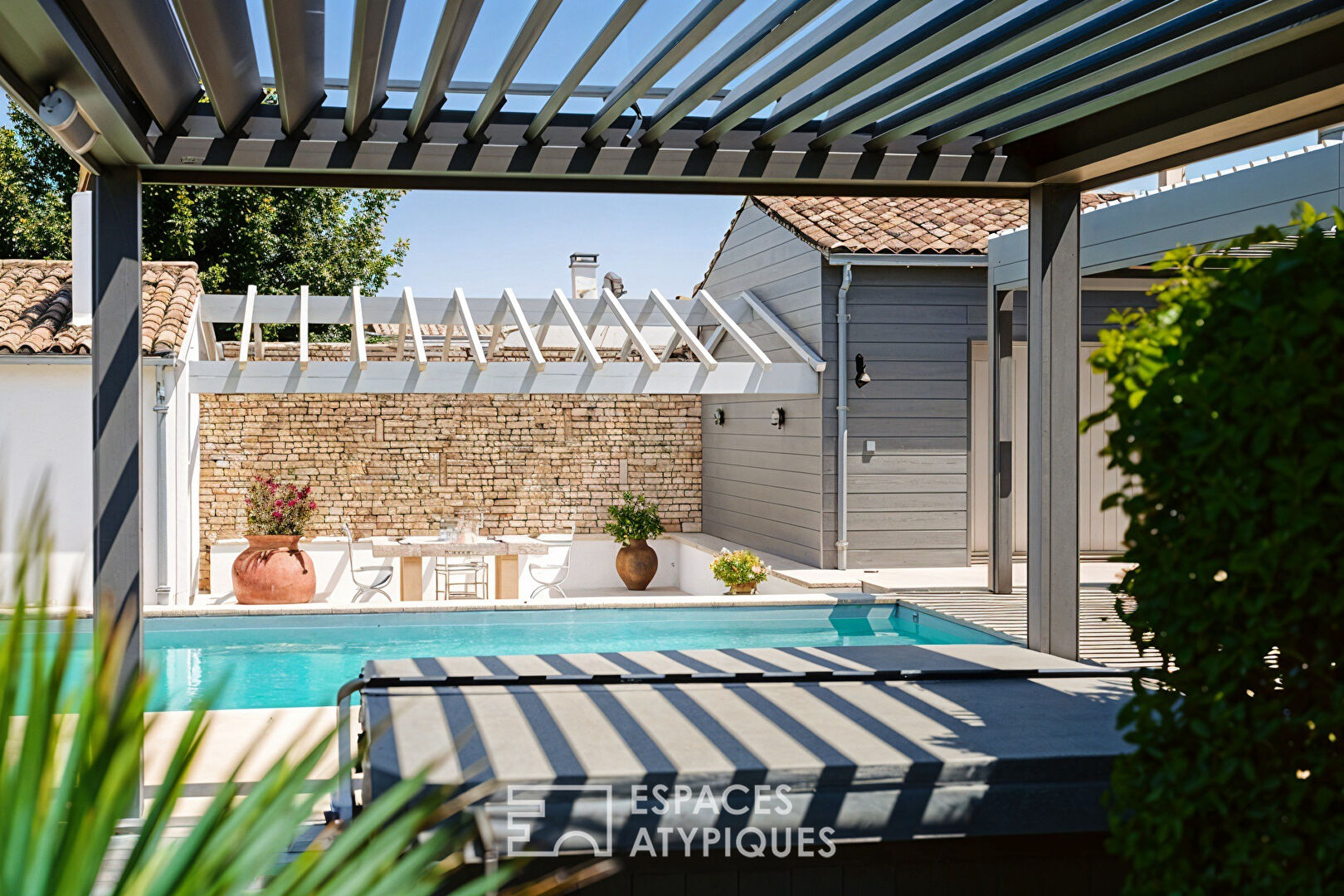 Maison contemporaine et horizon marin