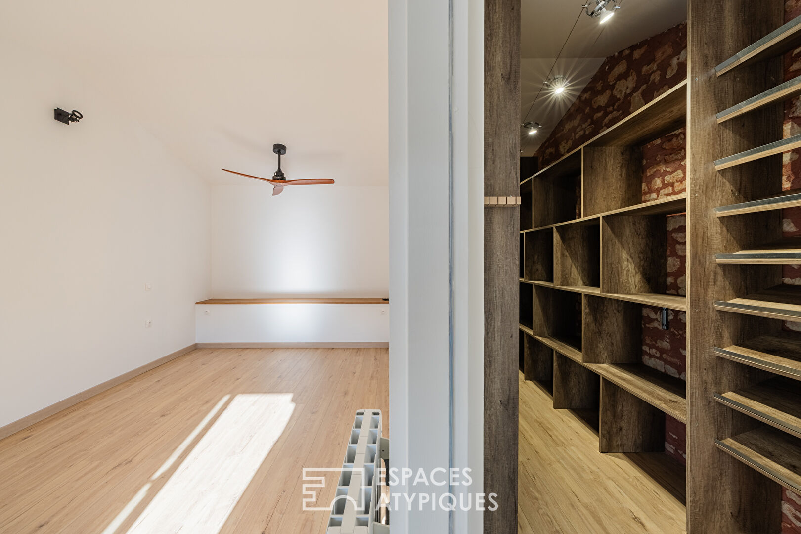Former wine cellar converted into a loft with a glass roof and independent studio