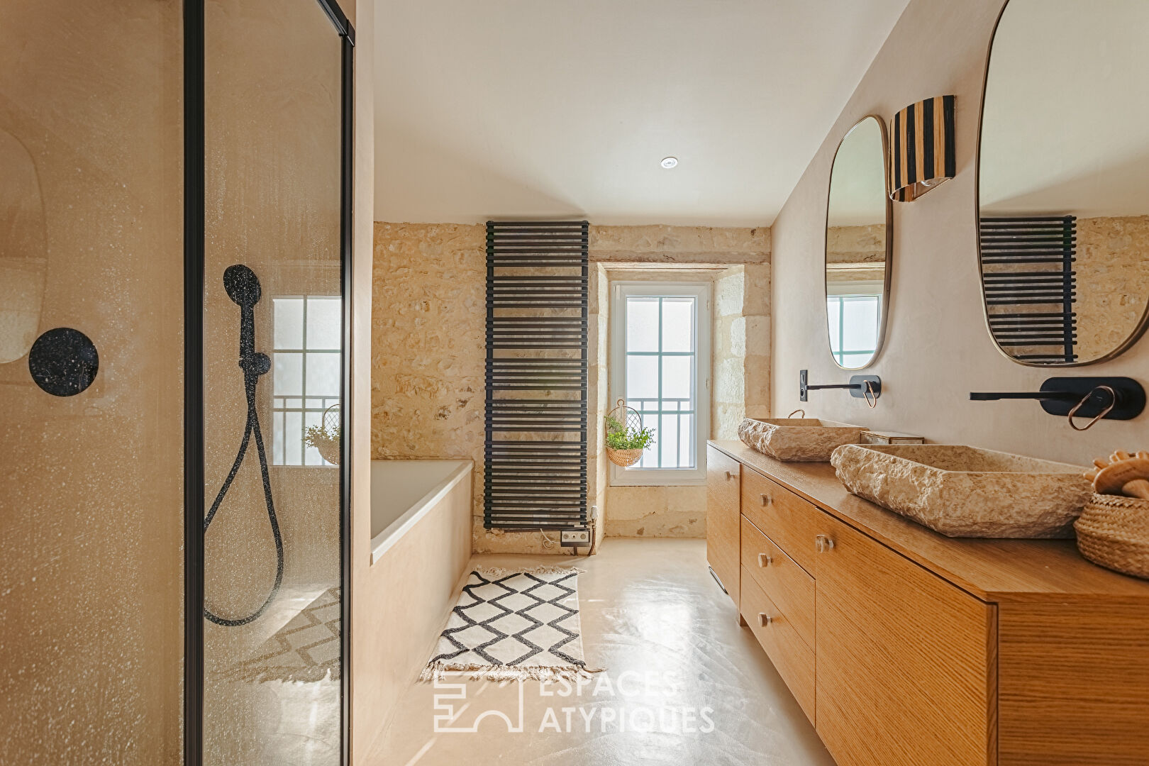 Demeure d&rsquo;exception avec jardin et garage