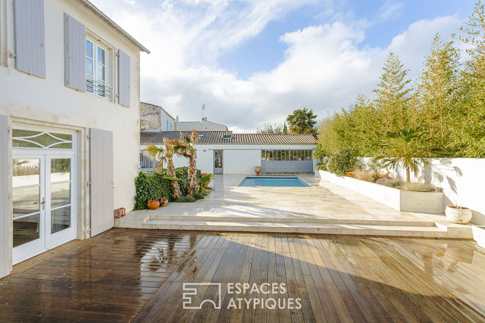 Demeure d&rsquo;exception avec jardin et garage