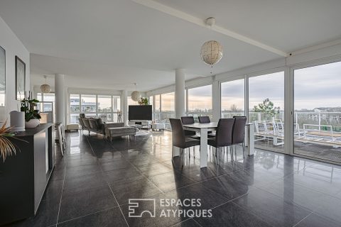 Penthouse lumineux à la vue panoramique et son garage XXL