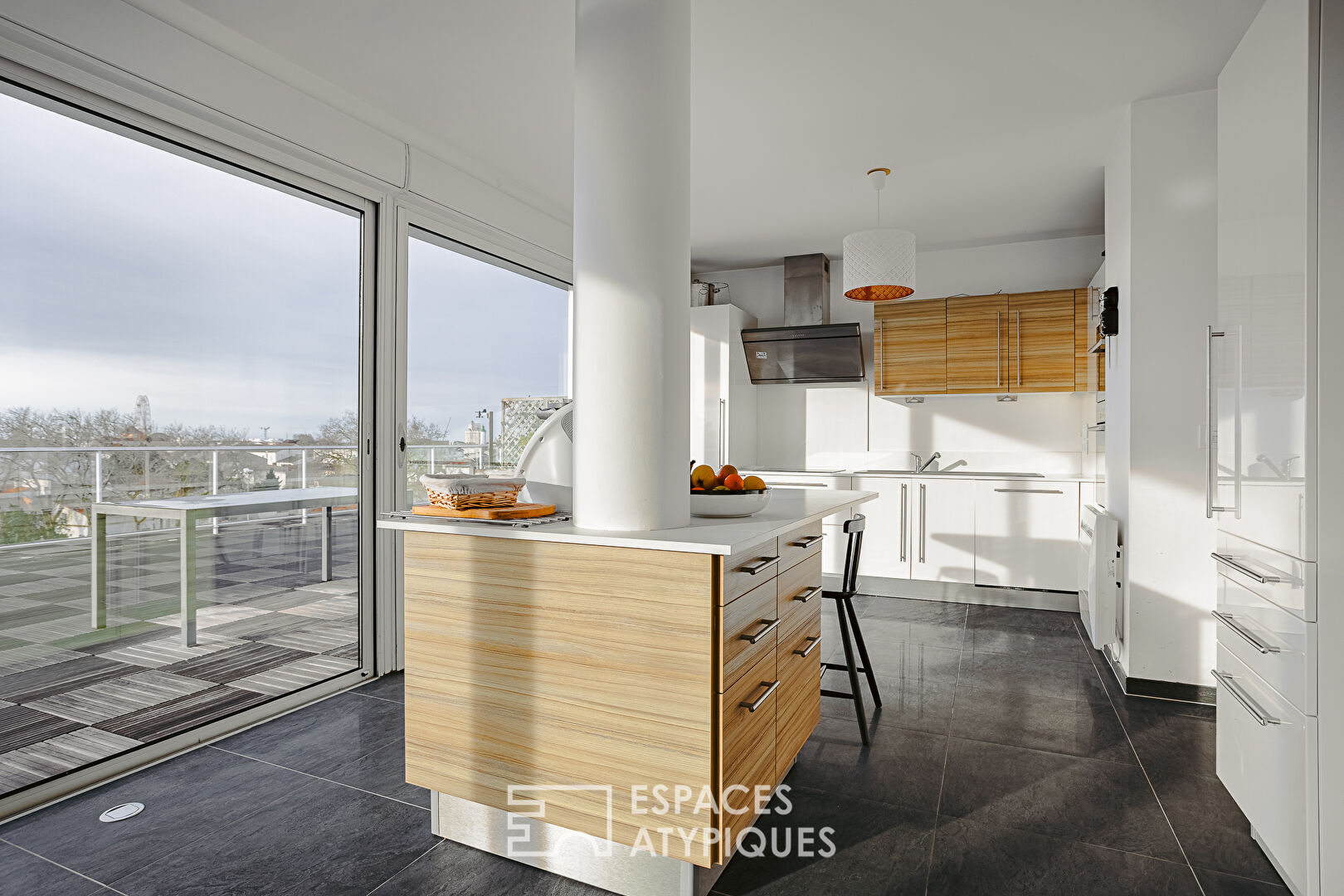 Penthouse lumineux à la vue panoramique et son garage XXL