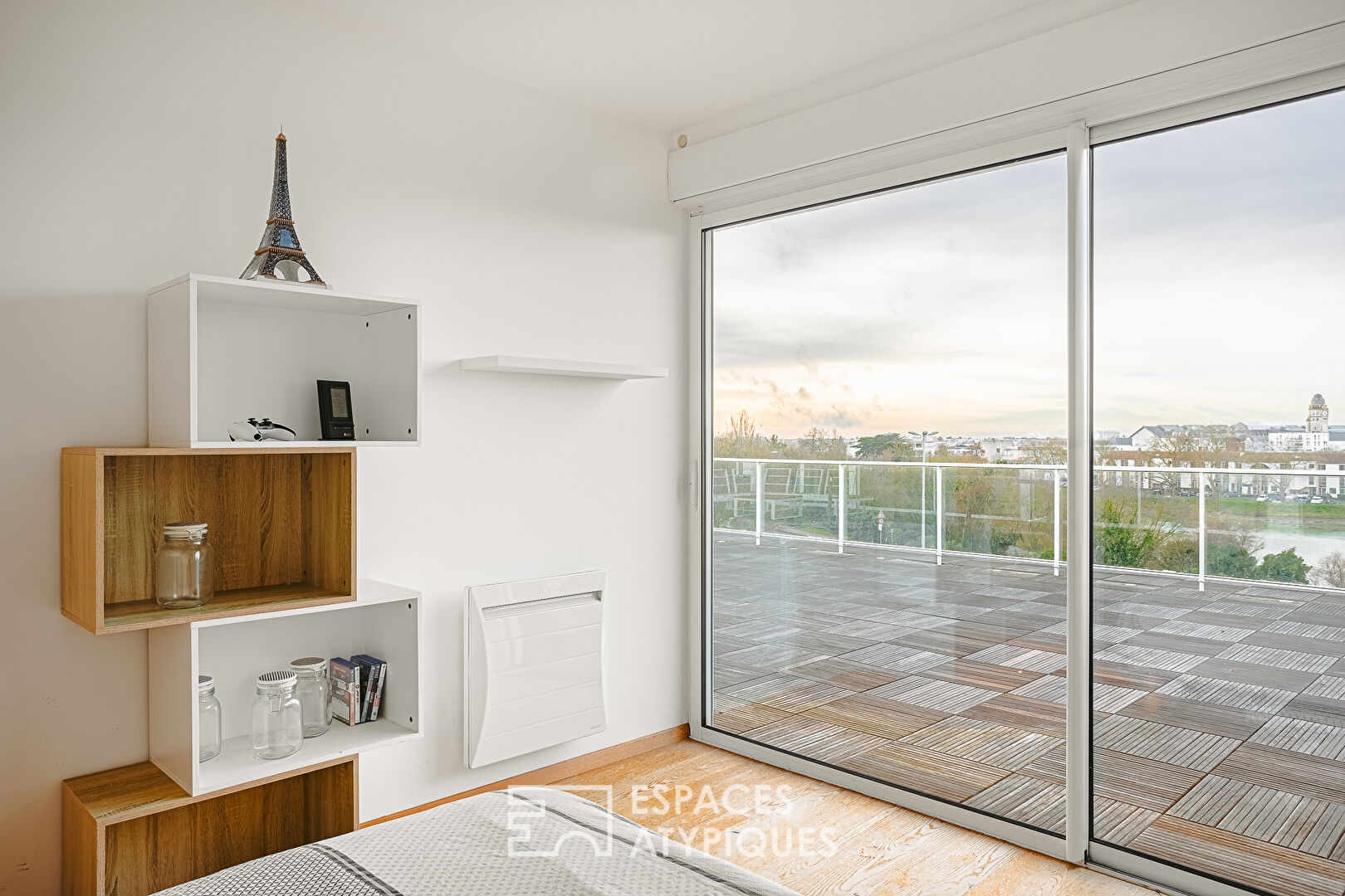 Penthouse lumineux à la vue panoramique et son garage XXL