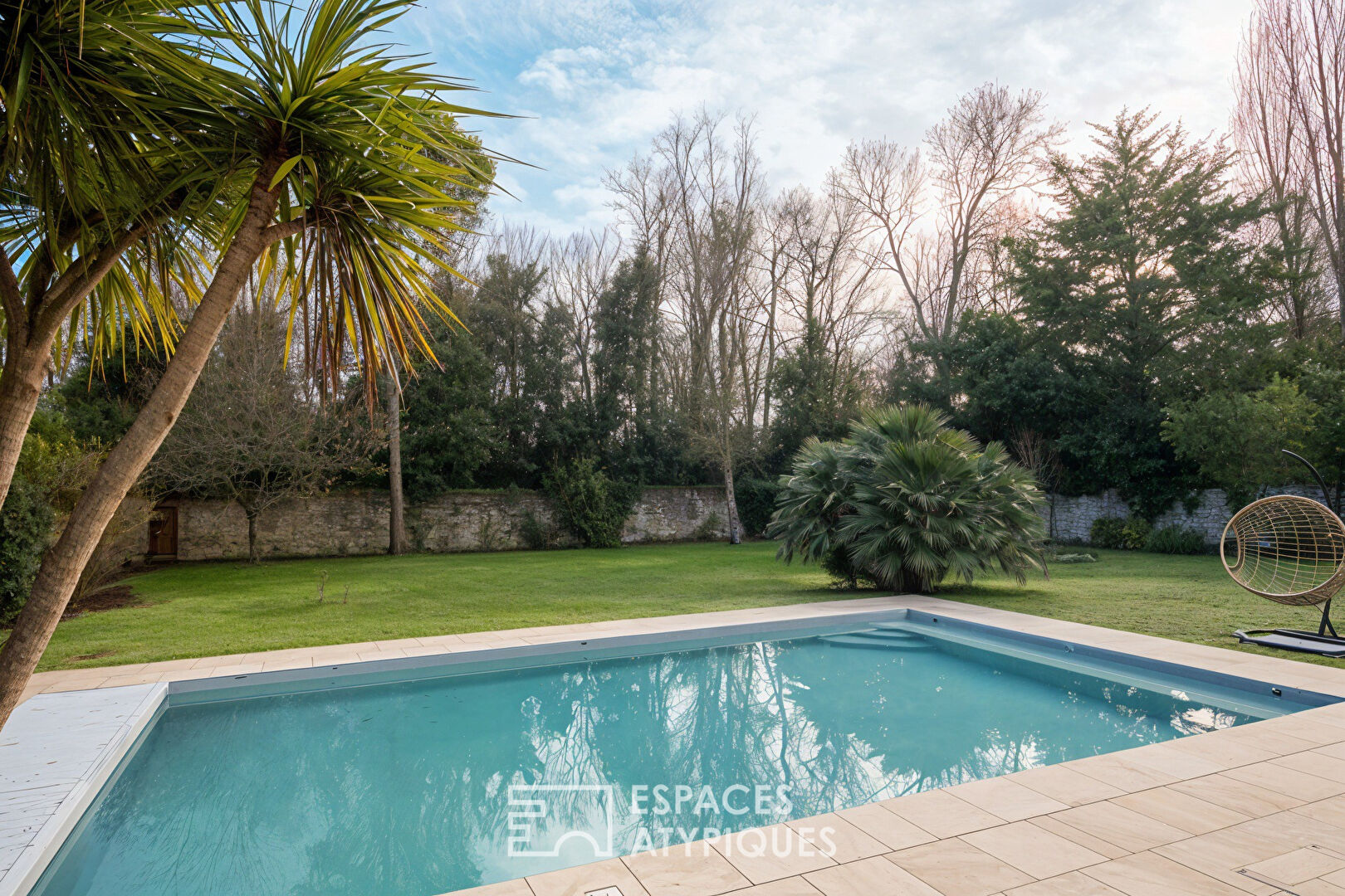 Architect-designed villa with a seventies signature