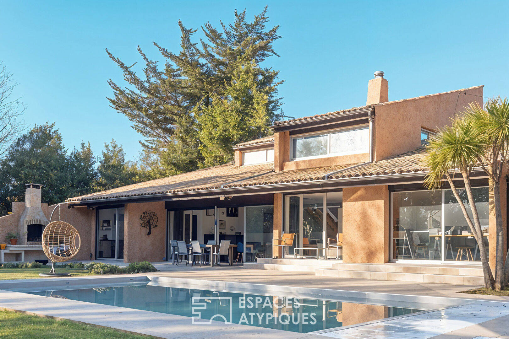 Architect-designed villa with a seventies signature