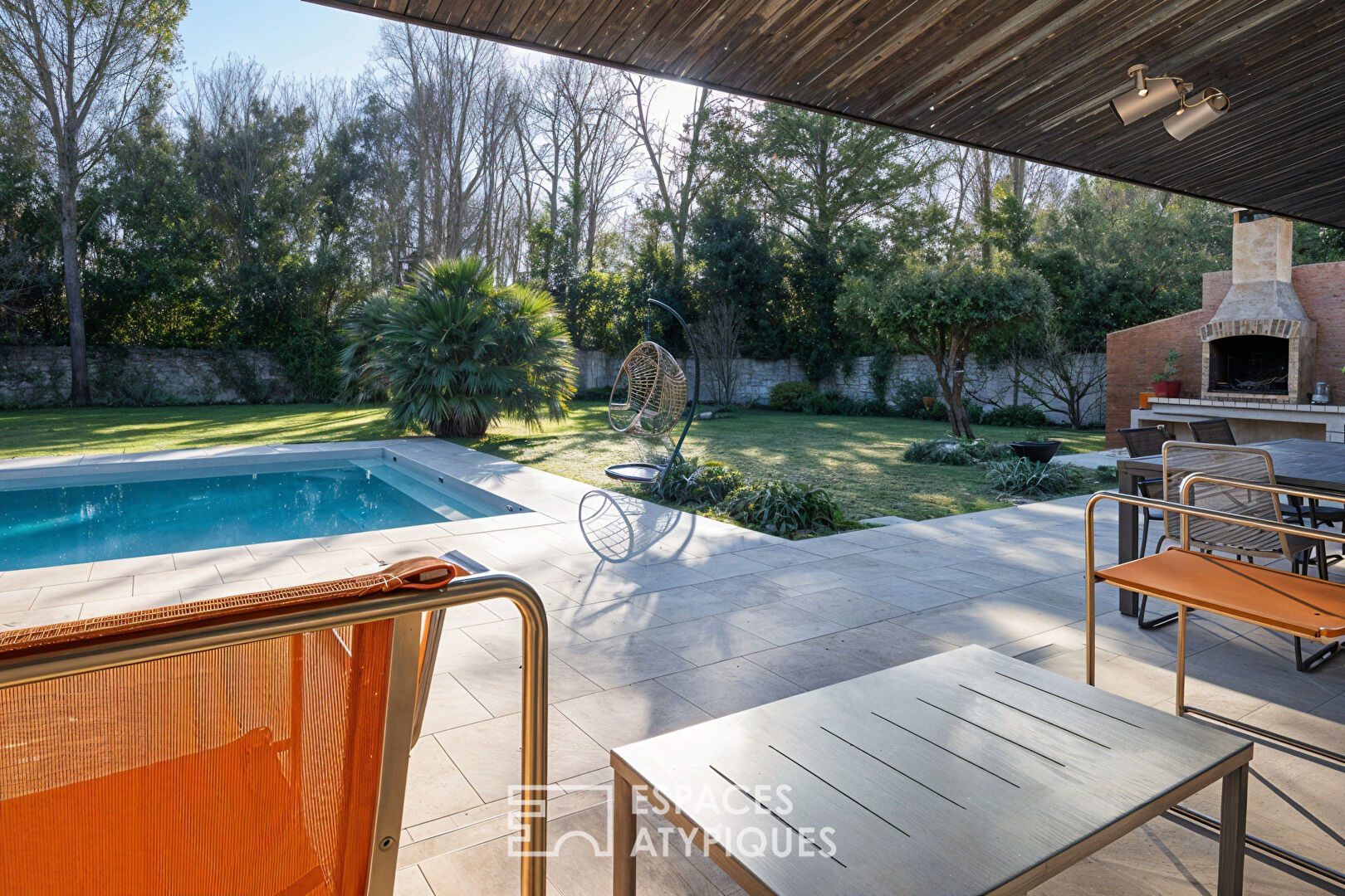 Architect-designed villa with a seventies signature