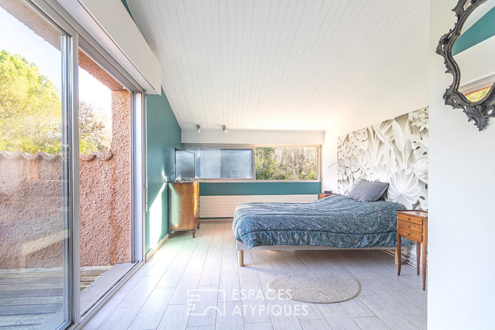 Architect-designed villa with a seventies signature