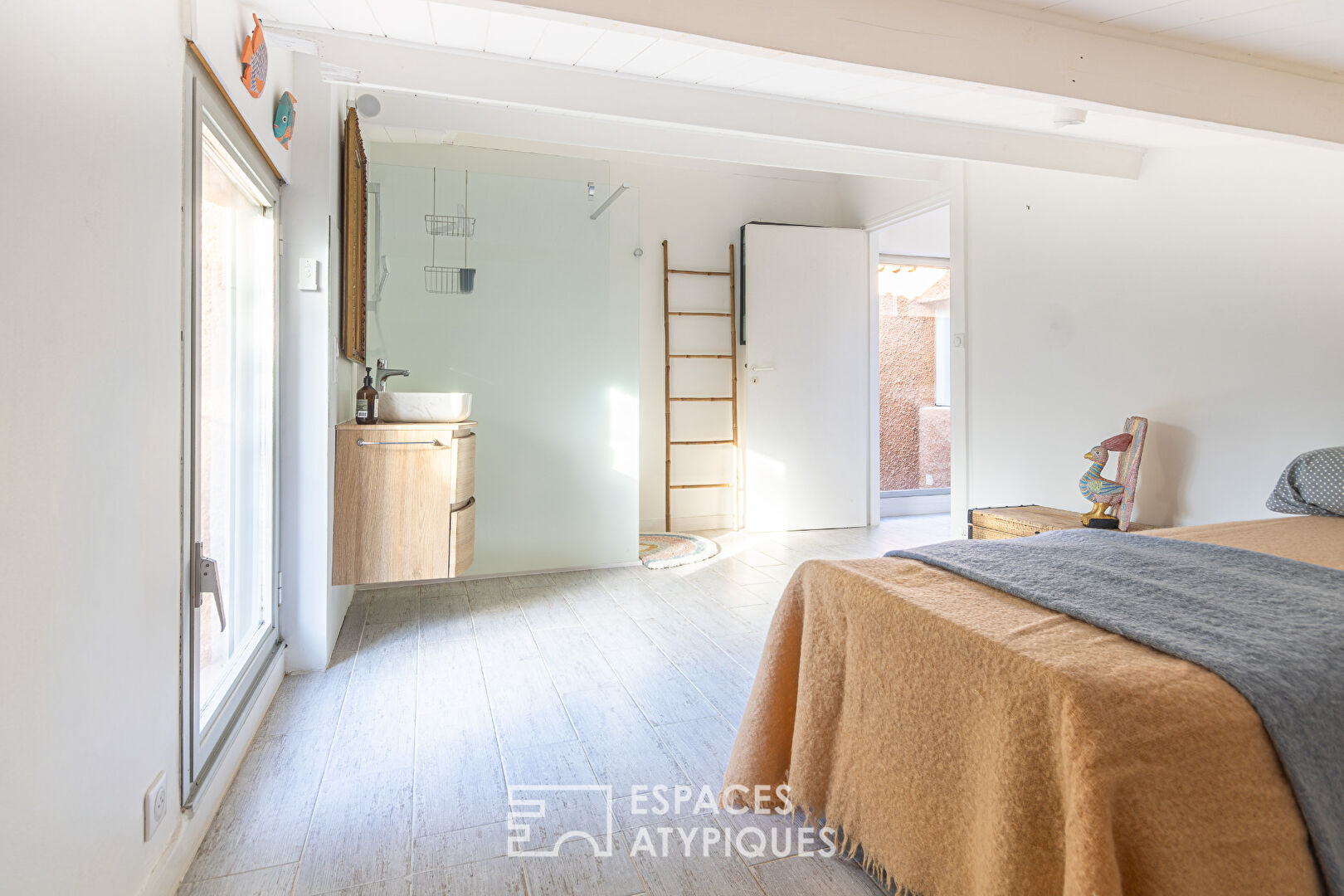 Architect-designed villa with a seventies signature