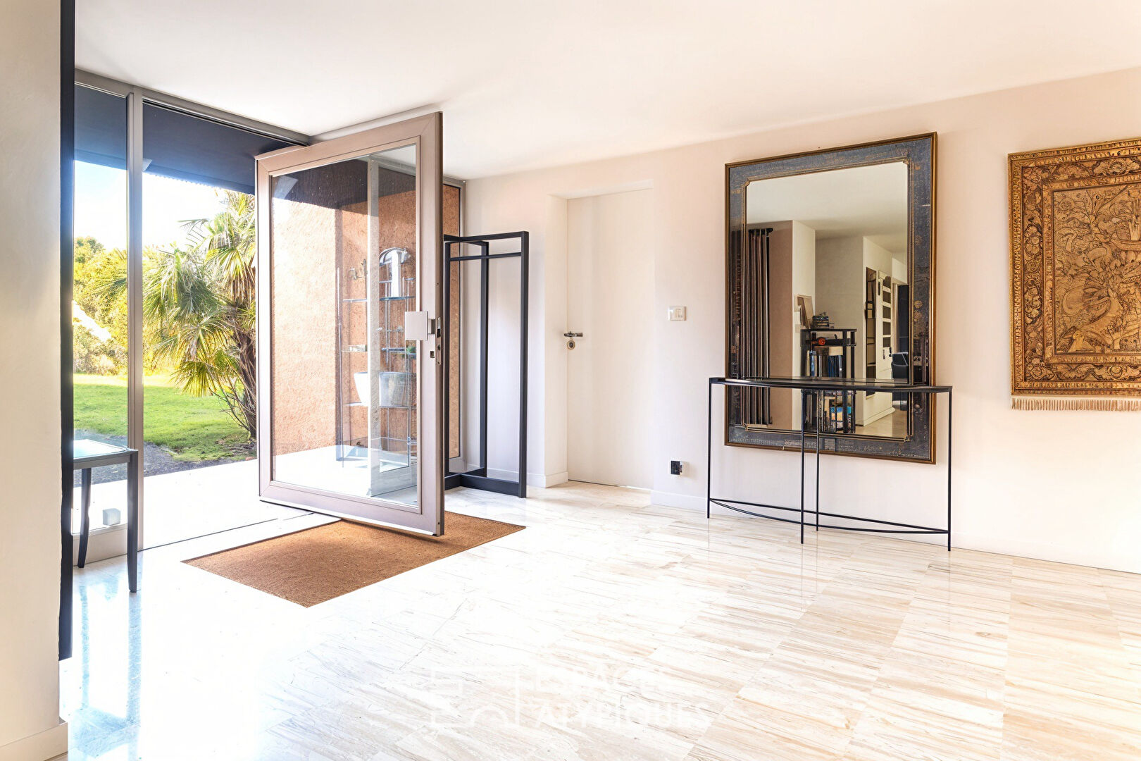 Architect-designed villa with a seventies signature