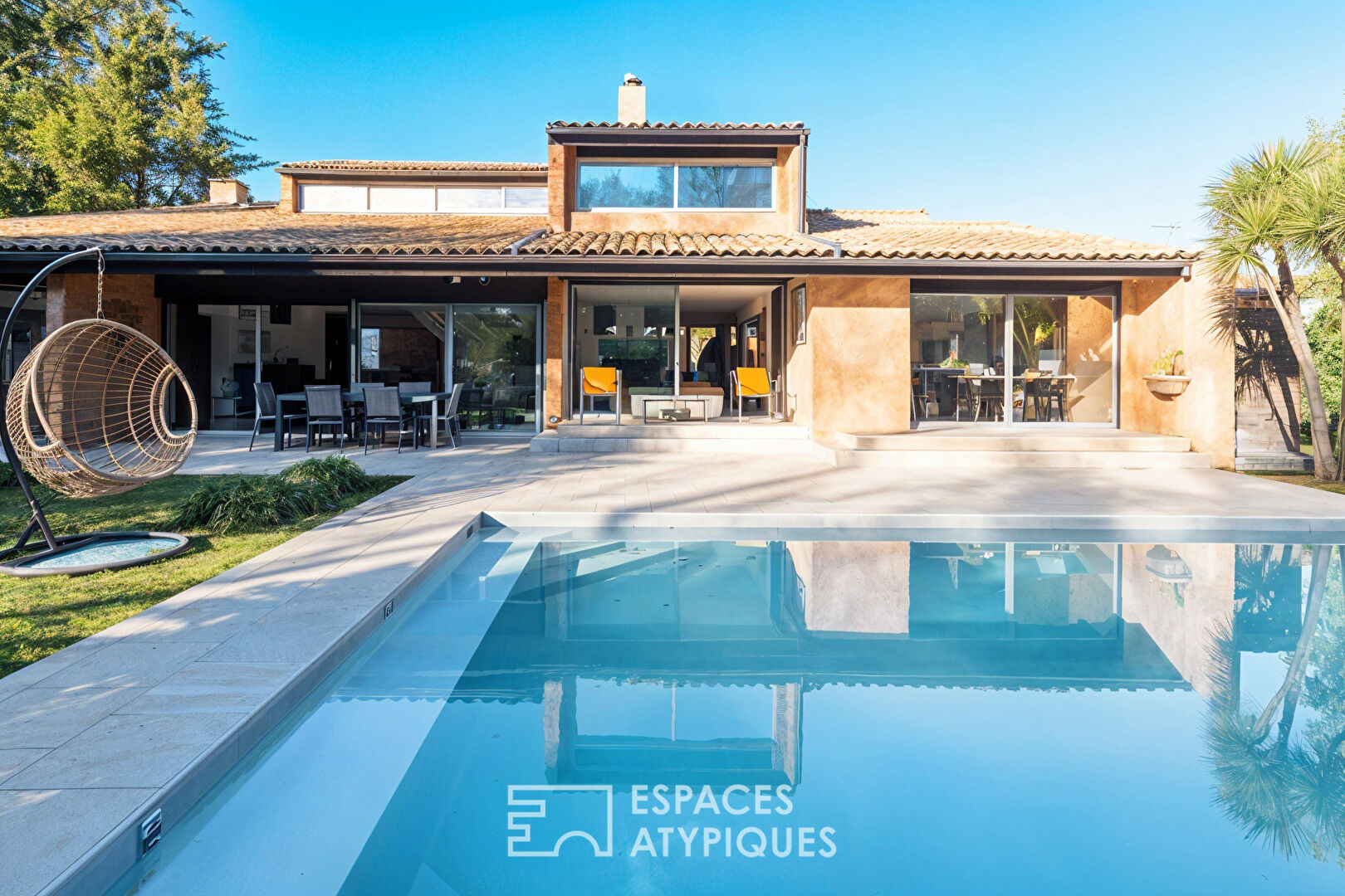 Architect-designed villa with a seventies signature