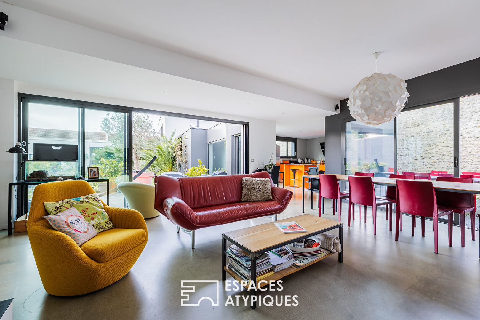 An urban oasis for this contemporary woman from La Rochelle