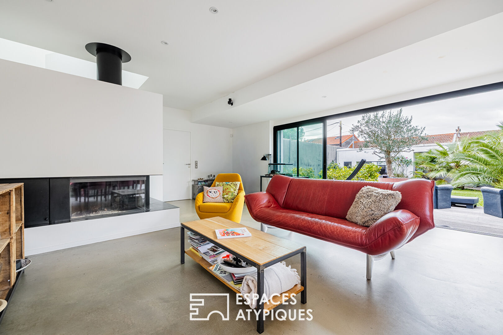 An urban oasis for this contemporary woman from La Rochelle