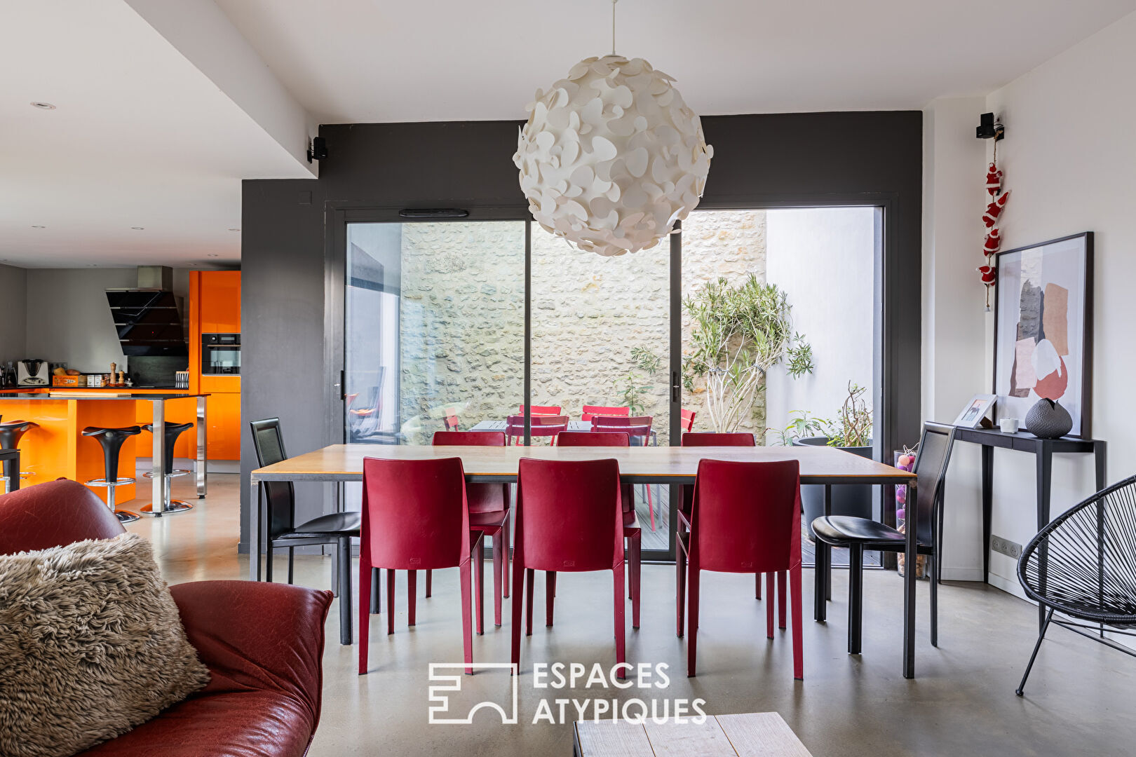 An urban oasis for this contemporary woman from La Rochelle