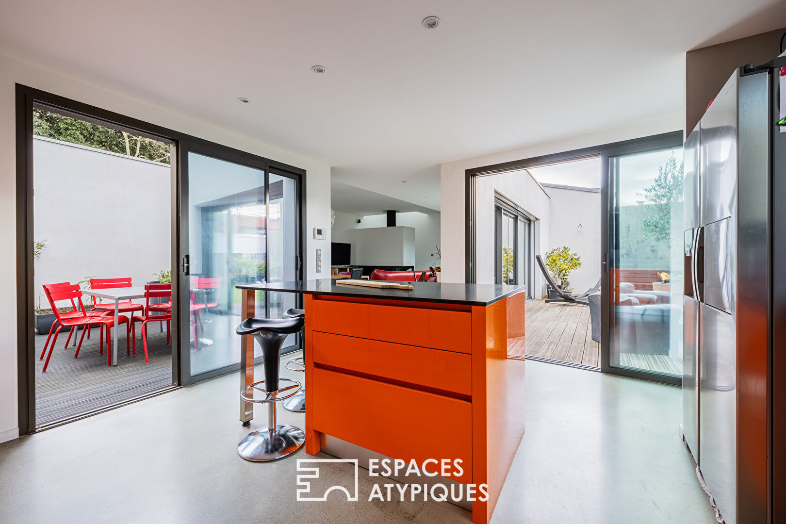 An urban oasis for this contemporary woman from La Rochelle