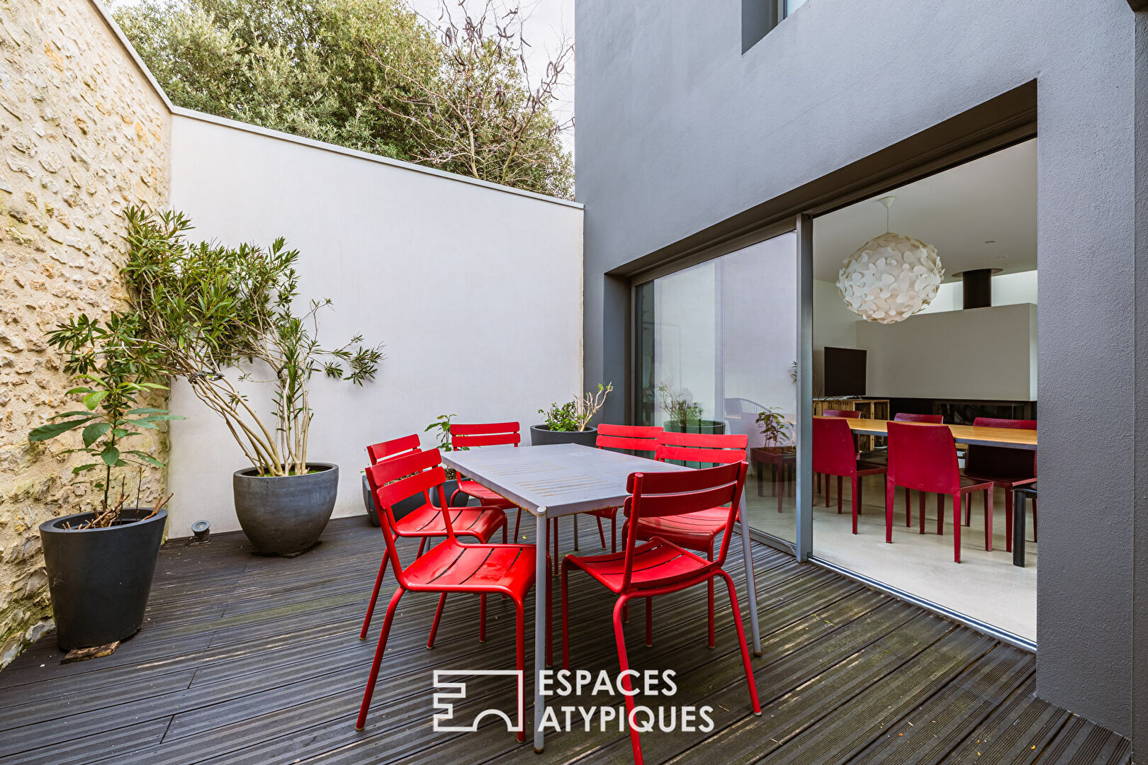 An urban oasis for this contemporary woman from La Rochelle