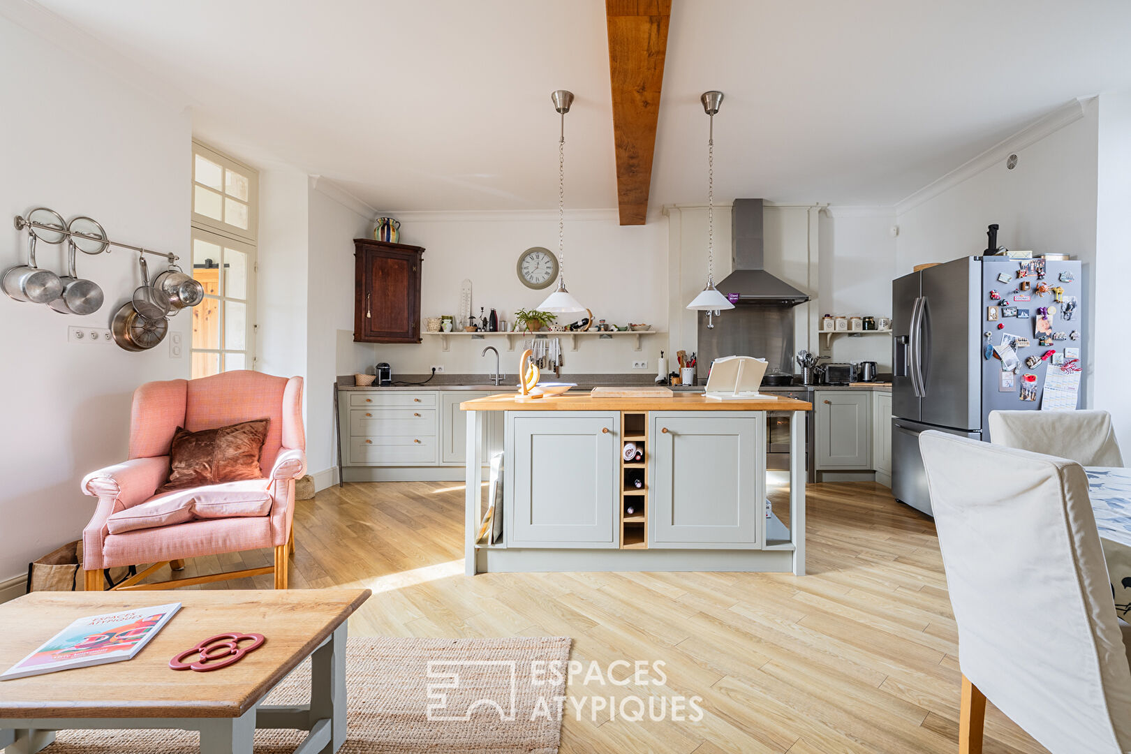 Maison de bourg rénovée et son jardin intime avec piscine
