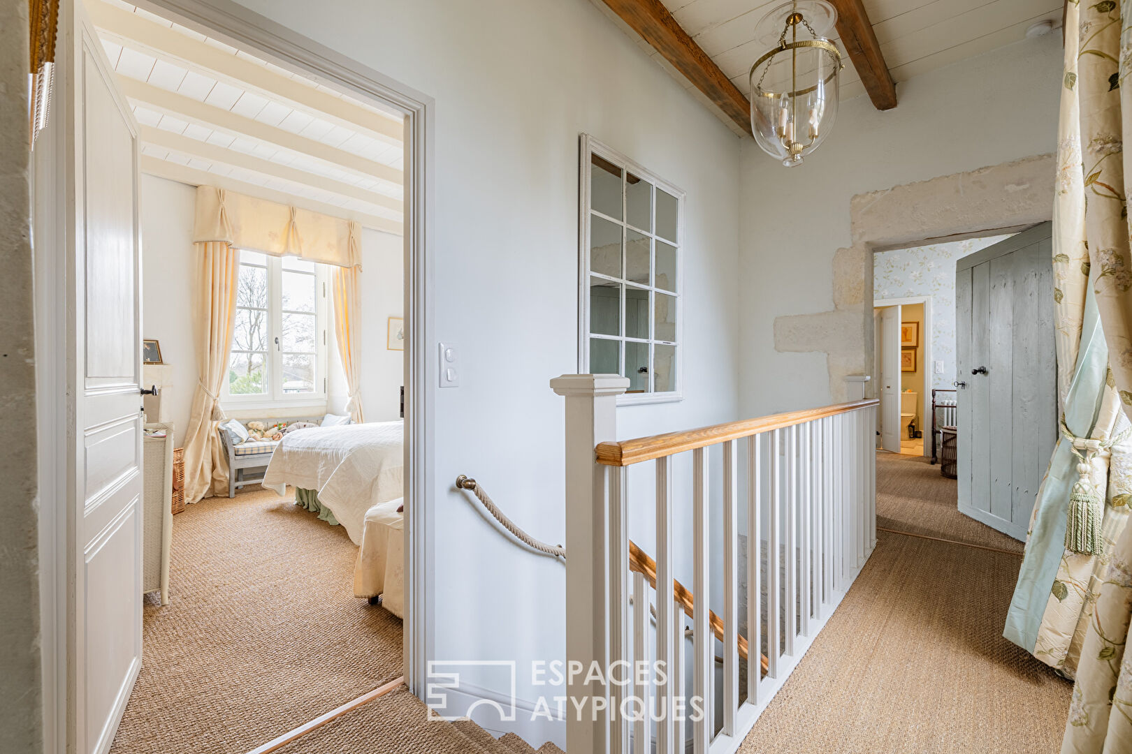 Maison de bourg rénovée et son jardin intime avec piscine