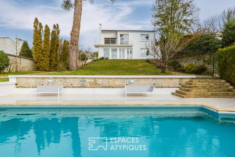 A 1950s house perched on the city’s heights