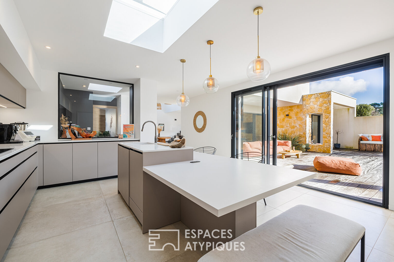 Maison d&rsquo;architecte solaire avec piscine