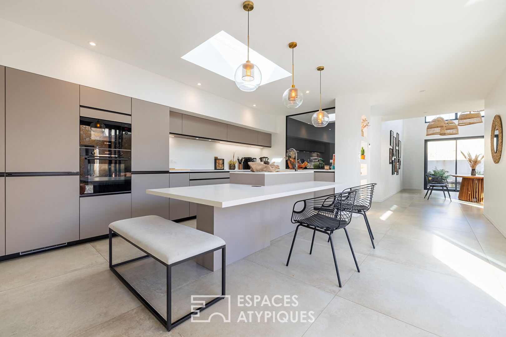 Maison d&rsquo;architecte solaire avec piscine