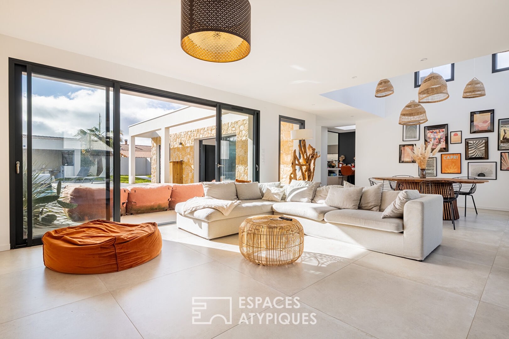 Maison d&rsquo;architecte solaire avec piscine