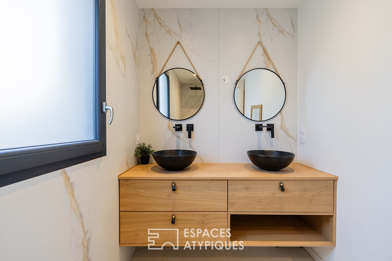 Maison d&rsquo;architecte solaire avec piscine