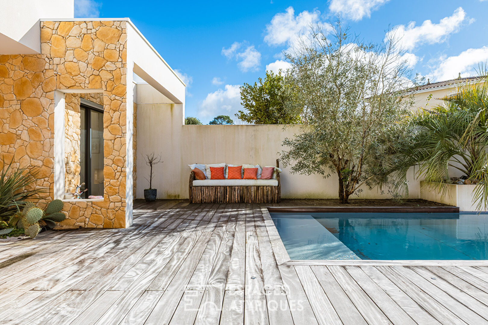 Maison d&rsquo;architecte solaire avec piscine