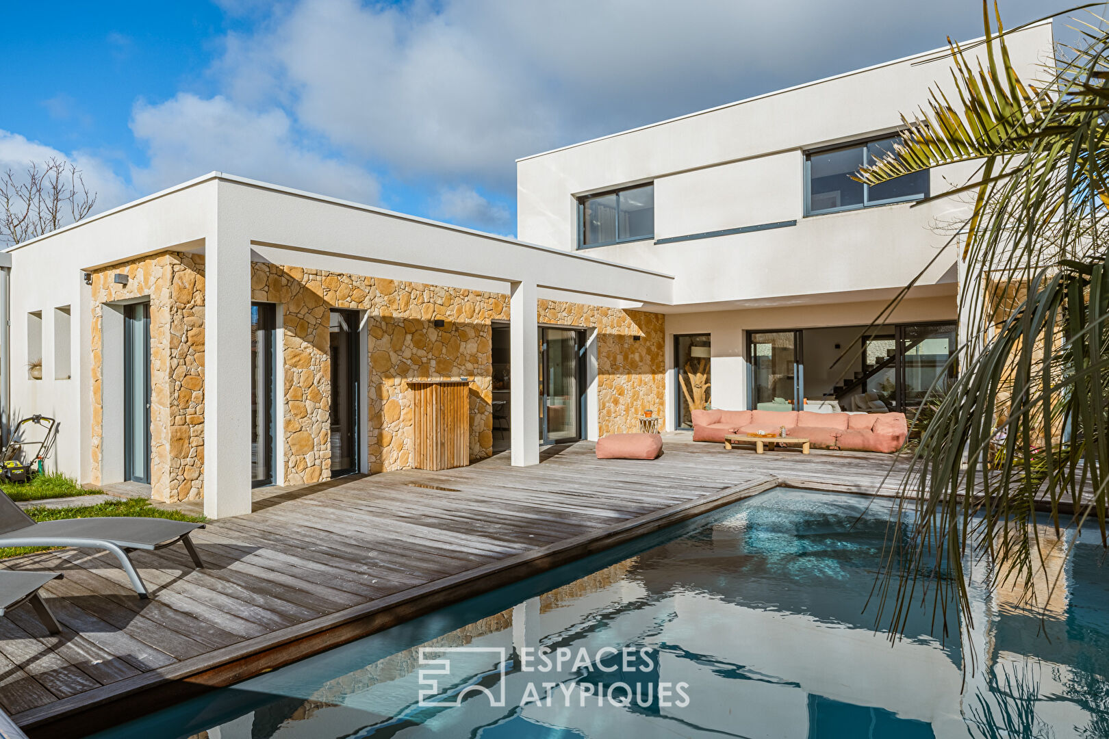 Maison d&rsquo;architecte solaire avec piscine