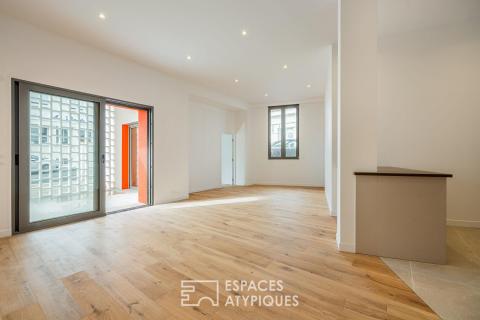 Lignes fifties et terrasse privée : un appartement contemporain au coeur de Royan