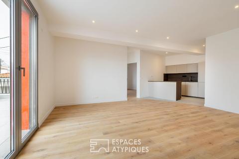 Appartement au dernier étage baigné de lumière à deux pas du Marché Central